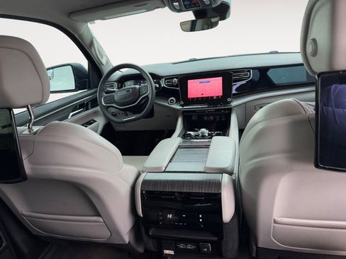 Used 2023 Jeep Wagoneer Series III w/ Premium Group I image 10