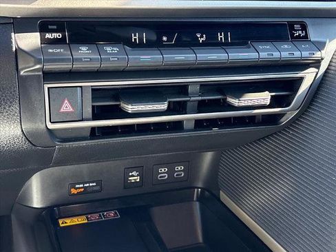 Used 2025 Toyota Camry SE image 15