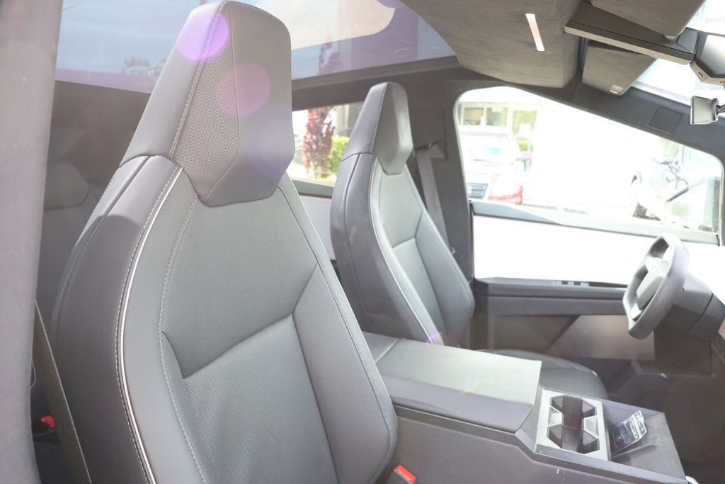 Used 2024 Tesla Cybertruck Cyberbeast AWD/4WD image 31