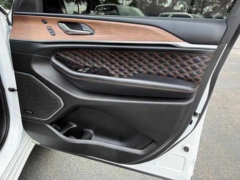 Used 2022 Jeep Grand Cherokee L Summit w/ Luxury Tech Group V RWD image 14