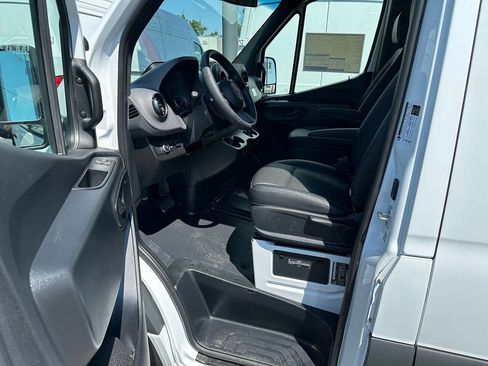 Used 2025 Mercedes-Benz Sprinter 2500 image 13