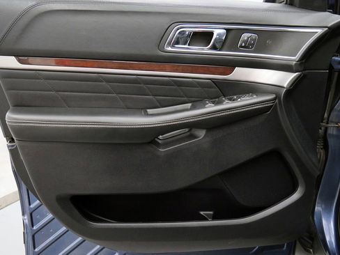 Used 2019 Ford Explorer Platinum AWD/4WD image 12