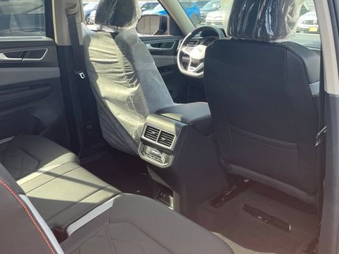 New 2026 Volkswagen Atlas Peak Edition AWD/4WD image 17