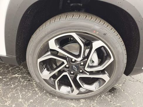 New 2026 Chevrolet Trax RS w/ Sunroof Package FWD image 11