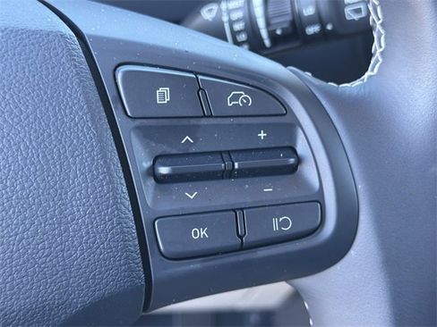 Certified 2025 Hyundai Venue Limited image 25