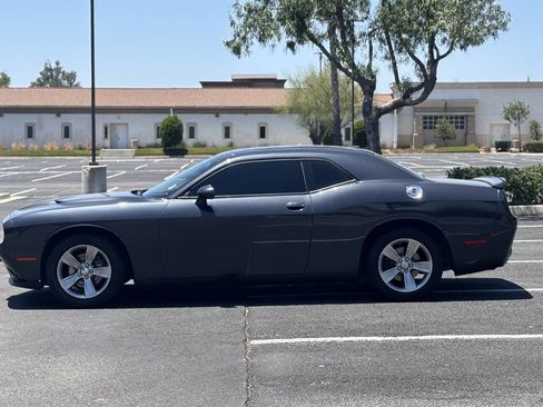 Used 2019 Dodge Challenger SXT RWD image 4