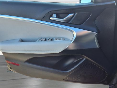 Used 2025 Genesis G70 2.5T image 17