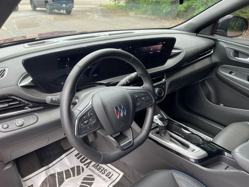 Used 2025 Buick Envista Sport Touring w/ Advanced Safety Package FWD image 22