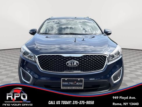 Used 2017 Kia Sorento AWD image 8