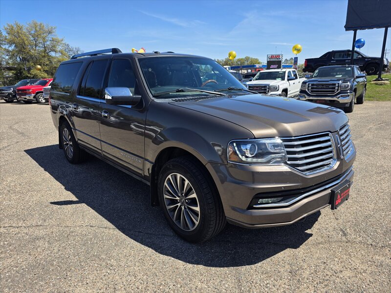 Used 2017 Lincoln Navigator L Select AWD/4WD image 2