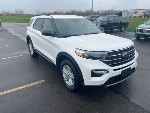 Used 2022 Ford Explorer XLT w/ Equipment Group 202A AWD/4WD image 3
