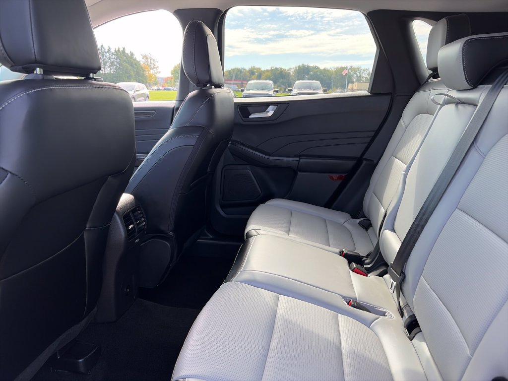Used 2024 Ford Escape Platinum AWD/4WD image 28