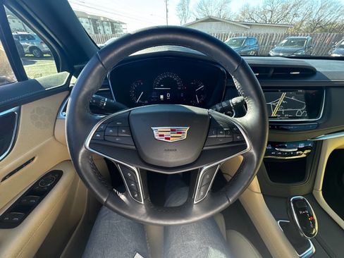 Used 2017 Cadillac XT5 Luxury w/ Driver Awareness Package image 14