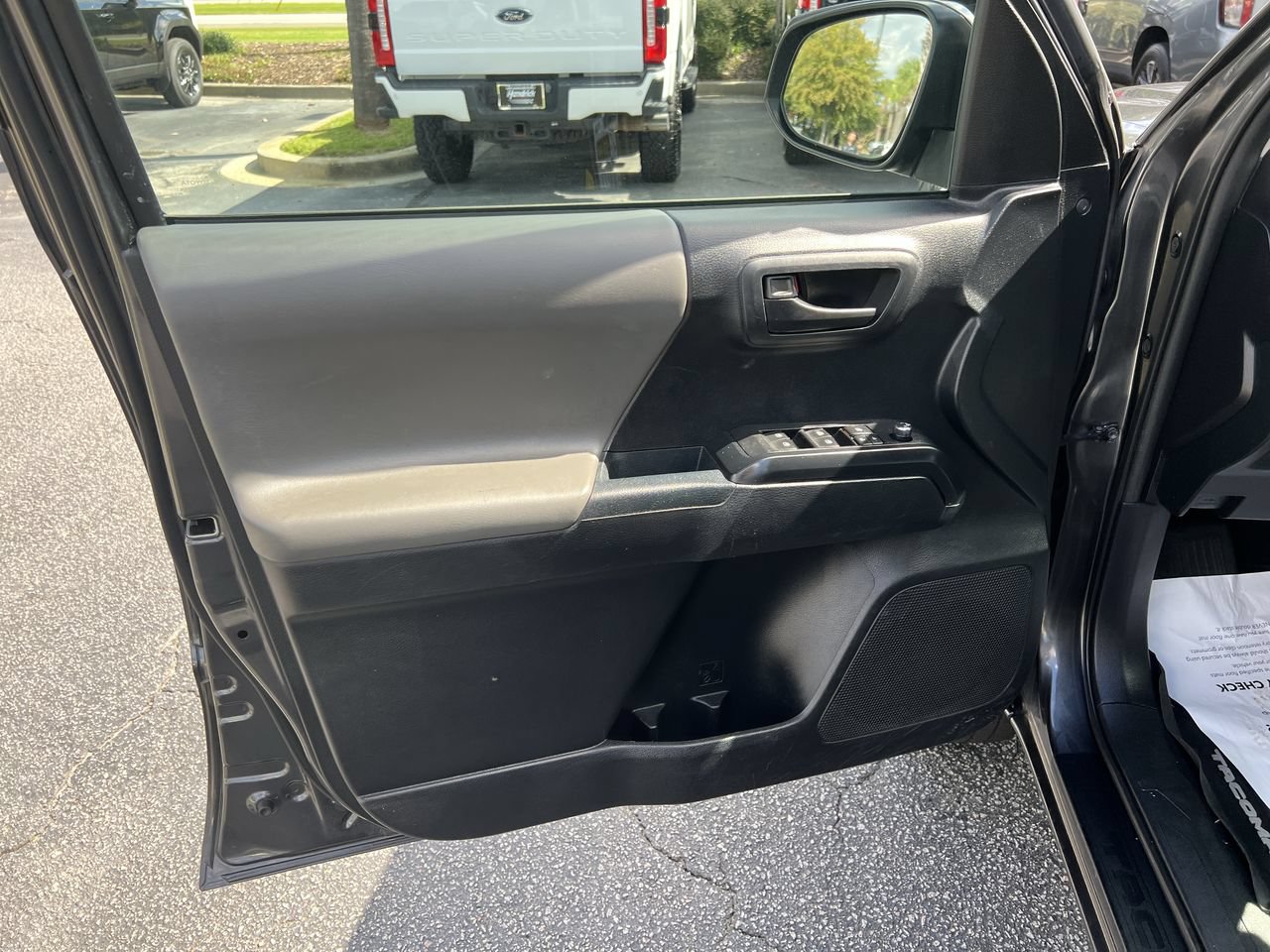 Used 2018 Toyota Tacoma SR w/ SR Convenience Package AWD/4WD image 14