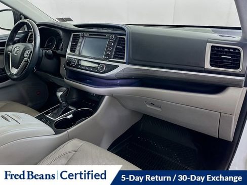 Used 2018 Toyota Highlander Limited Platinum image 32