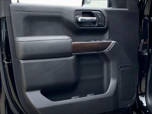 Used 2020 GMC Sierra 1500 SLT RWD image 21