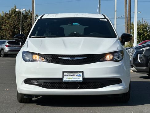 New 2026 Chrysler Voyager LX image 9