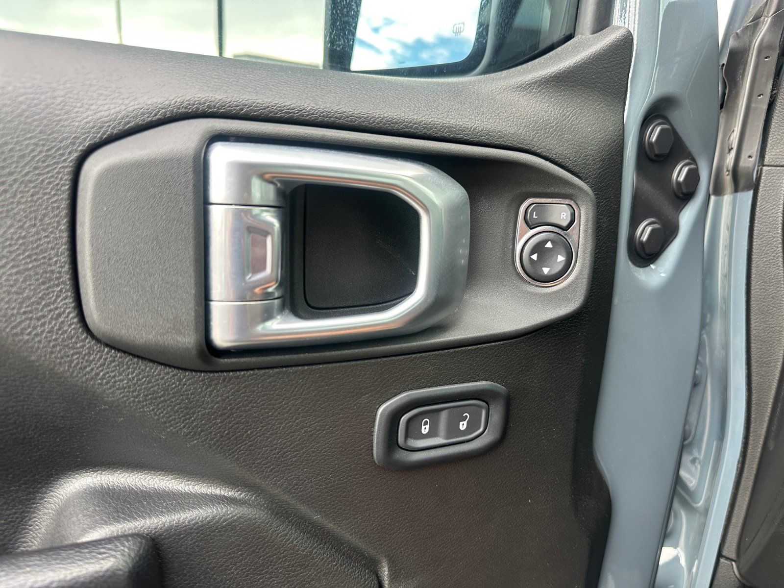 Used 2024 Jeep Wrangler Unlimited AWD/4WD image 16