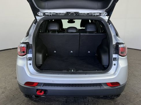 Used 2025 Jeep Compass Trailhawk AWD/4WD image 7