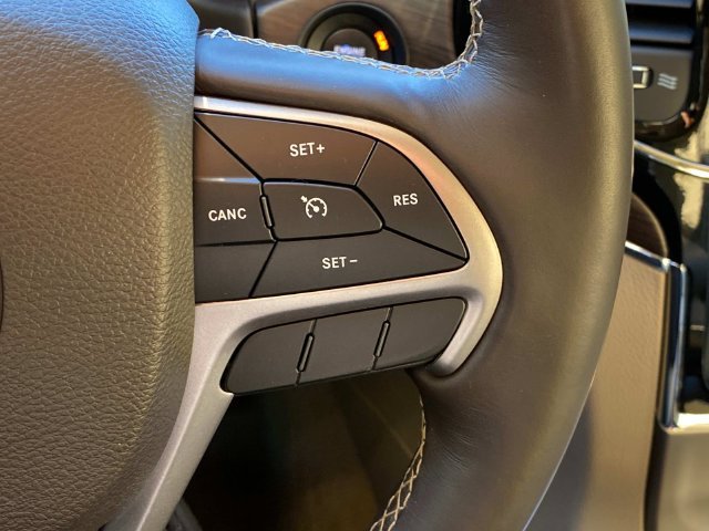 Used 2019 Jeep Grand Cherokee Overland AWD/4WD image 21