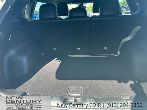 Used 2025 Jeep Compass Limited AWD/4WD image 12