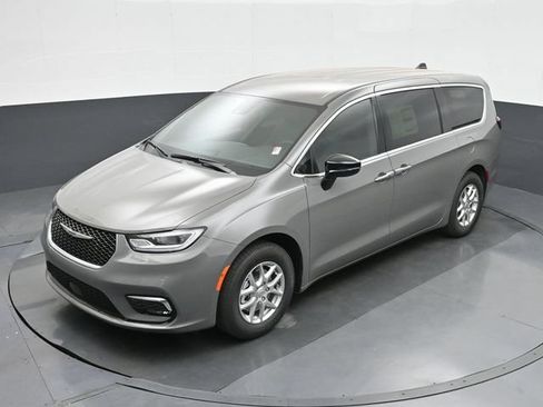 Used 2025 Chrysler Pacifica Select FWD image 36