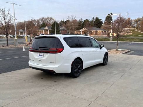 New 2026 Chrysler Pacifica Limited w/ S Appearance Package image 7