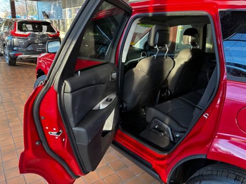 Used 2018 Dodge Journey SE w/ Blacktop Package image 30