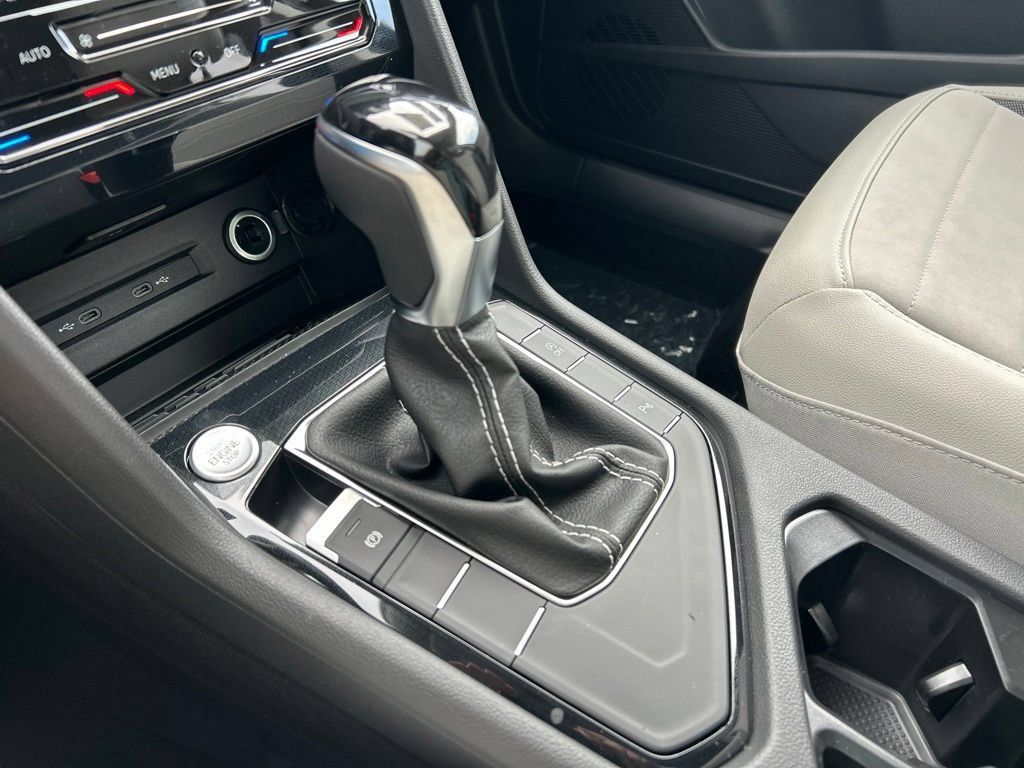 New 2026 Volkswagen Taos SE FWD image 35