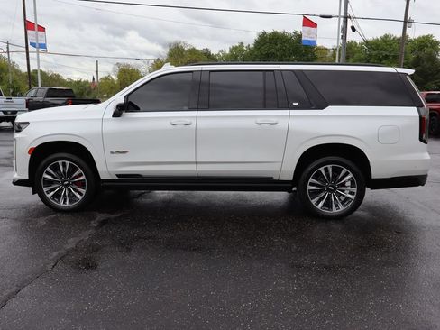 Used 2024 Cadillac Escalade ESV V AWD/4WD image 42