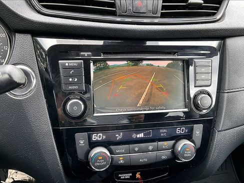 Used 2019 Nissan Rogue SV AWD/4WD image 14