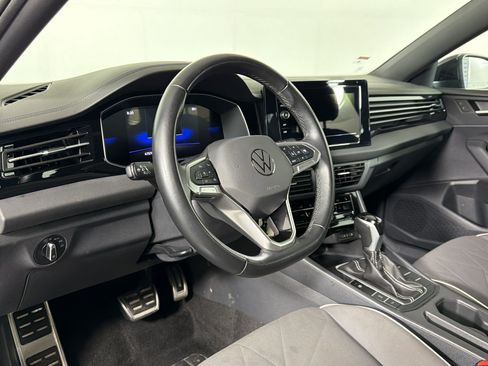 Used 2025 Volkswagen Jetta Sport FWD image 3