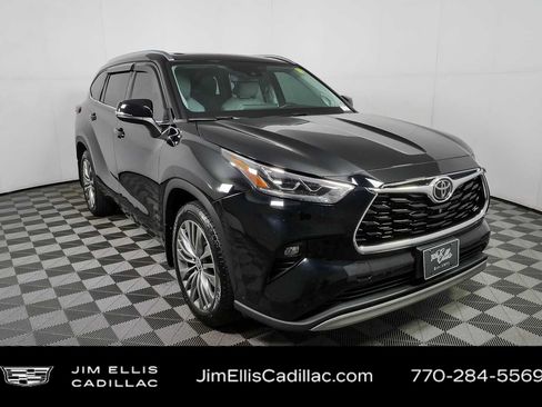 Used 2021 Toyota Highlander Platinum AWD/4WD image 1