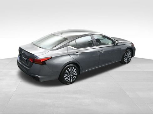 Used 2025 Nissan Altima 2.5 SV FWD image 35