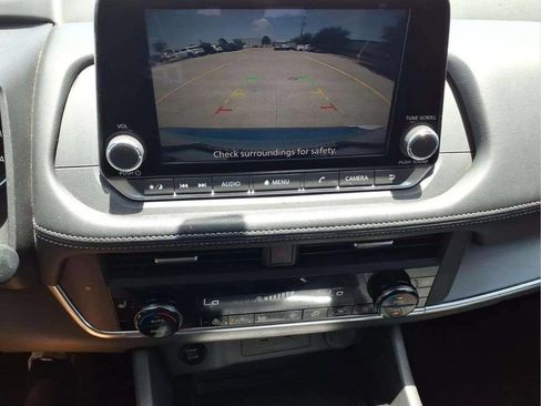 Used 2024 Nissan Rogue SV w/ SV Premium Package FWD image 15