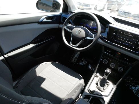 Used 2023 Volkswagen Taos SE w/ Panoramic Sunroof Package AWD/4WD image 9