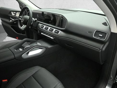 New 2026 Mercedes-Benz GLS 450 4MATIC image 29