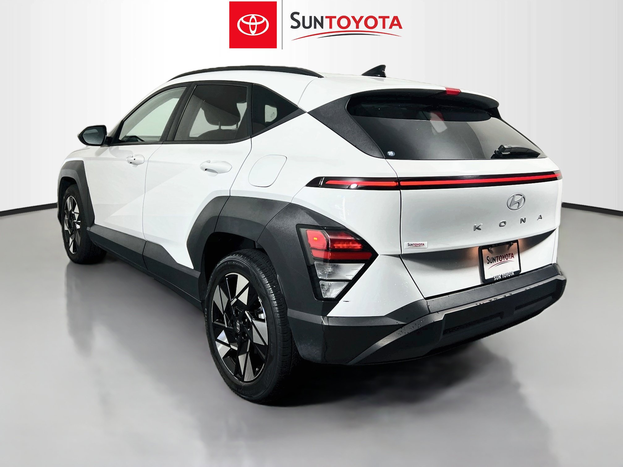 Used 2024 Hyundai Kona SEL FWD image 6