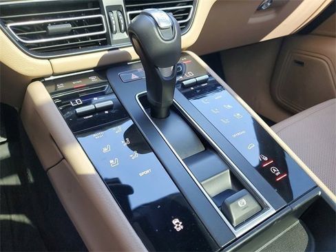 Used 2024 Porsche Macan image 33