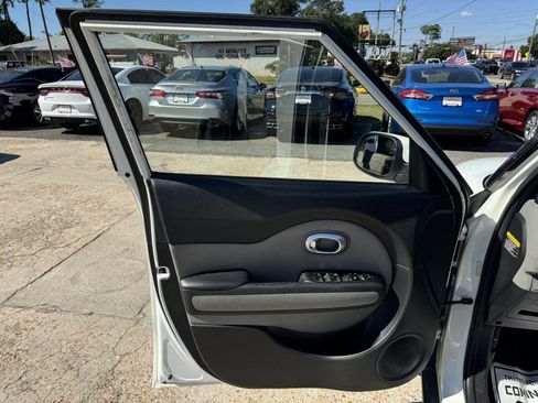 Used 2017 Kia Soul w/ Convenience Package image 12