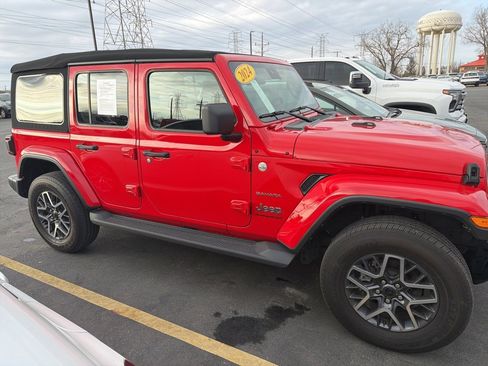 Used 2024 Jeep Wrangler Sahara image 4