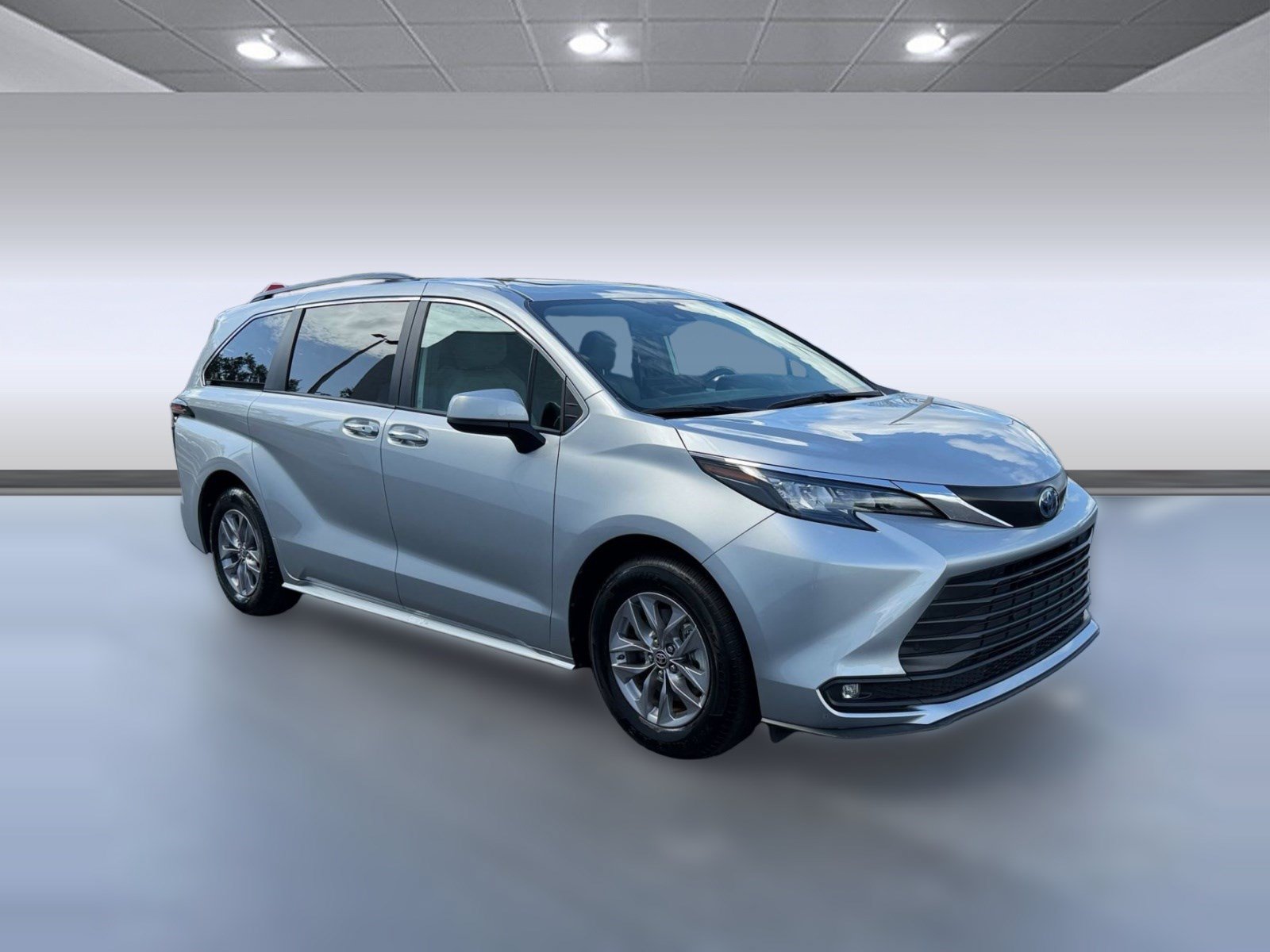 Used 2025 Toyota Sienna XLE FWD image 7