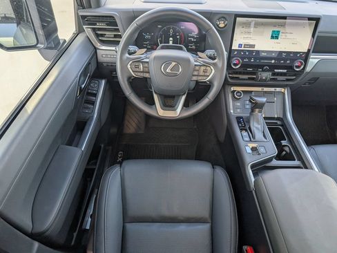 Used 2024 Lexus GX 550 w/ Accessory Package (Z1) AWD/4WD image 3