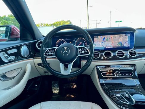 Used 2020 Mercedes-Benz E 450 4MATIC Sedan w/ Parking Assistance Package image 34