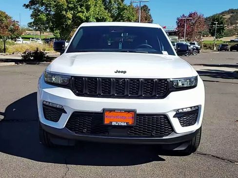 New 2025 Jeep Grand Cherokee Limited image 3