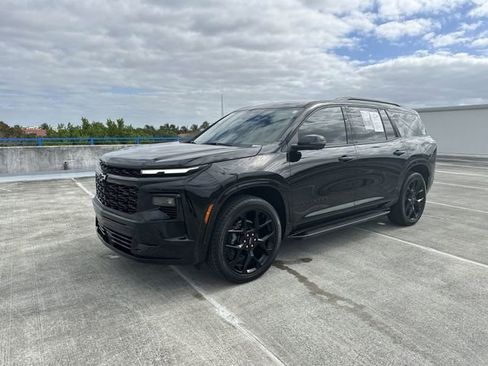 Used 2025 Chevrolet Traverse RS image 18