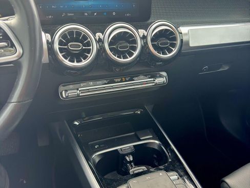 Used 2022 Mercedes-Benz GLB 250 4MATIC image 17
