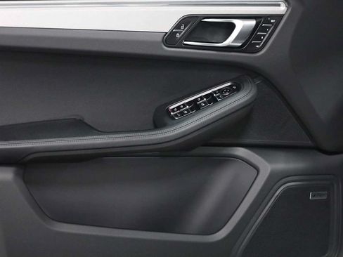 Certified 2026 Porsche Macan AWD/4WD image 15