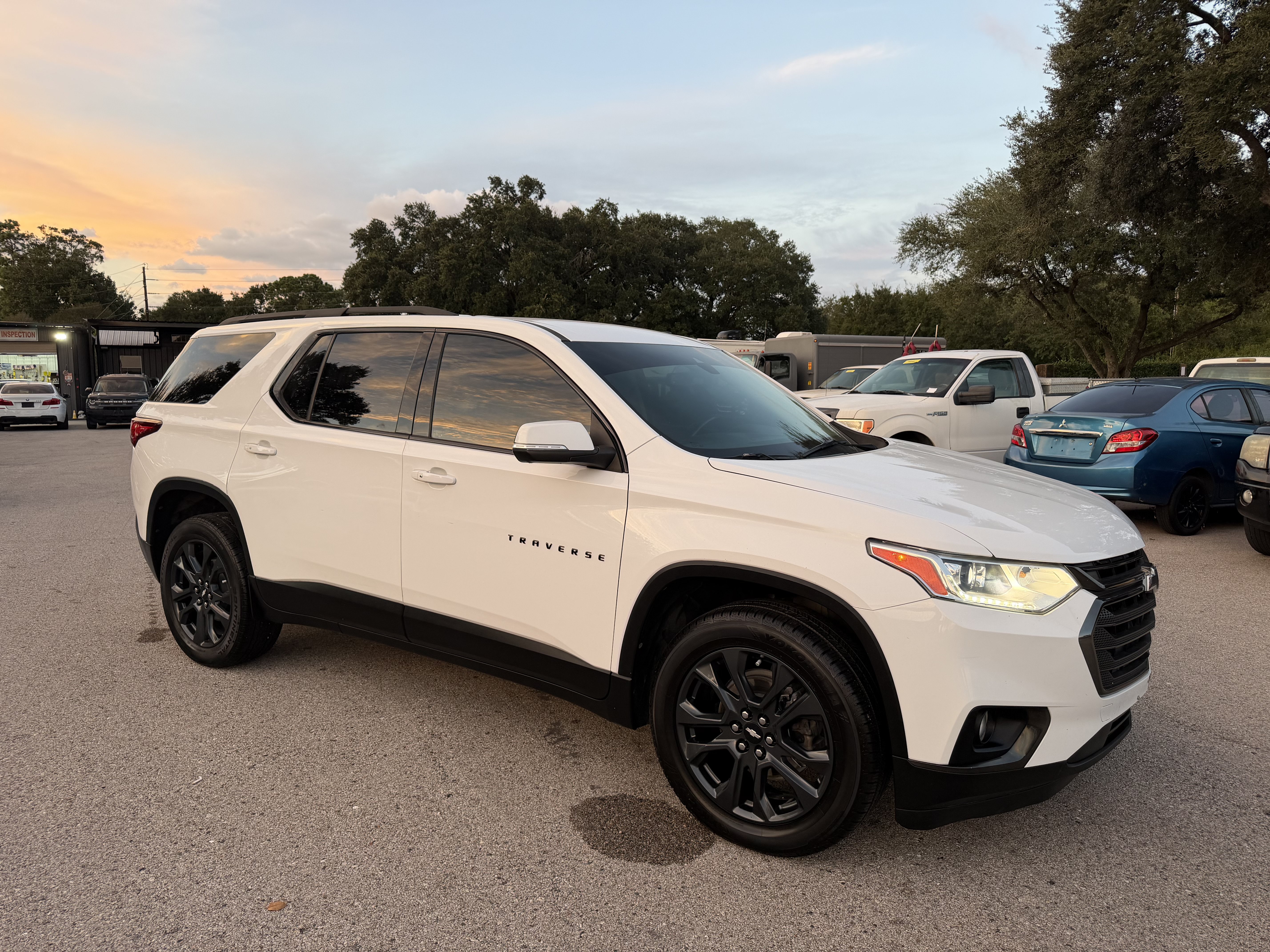 Used 2021 Chevrolet Traverse RS FWD image 3