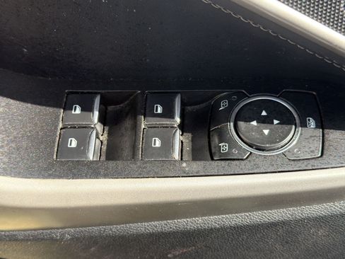 Used 2021 Ford Explorer XLT w/ Equipment Group 202A RWD image 22